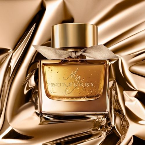 My Burberry a rain of English roses