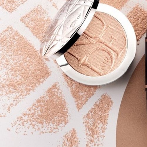Diorskine Nude Air Luminizer Powder, the illuminating powder from Dior