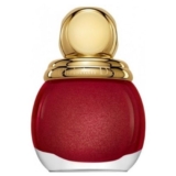 Diorific varnish: A resplendent manicure